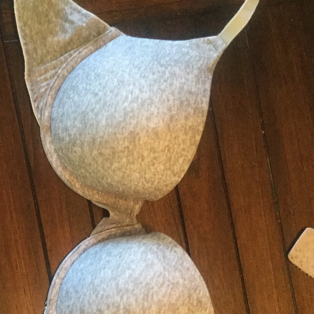 Pink bra! - Picture 2 of 4